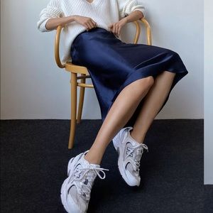 Aritzia Babaton silk skirt